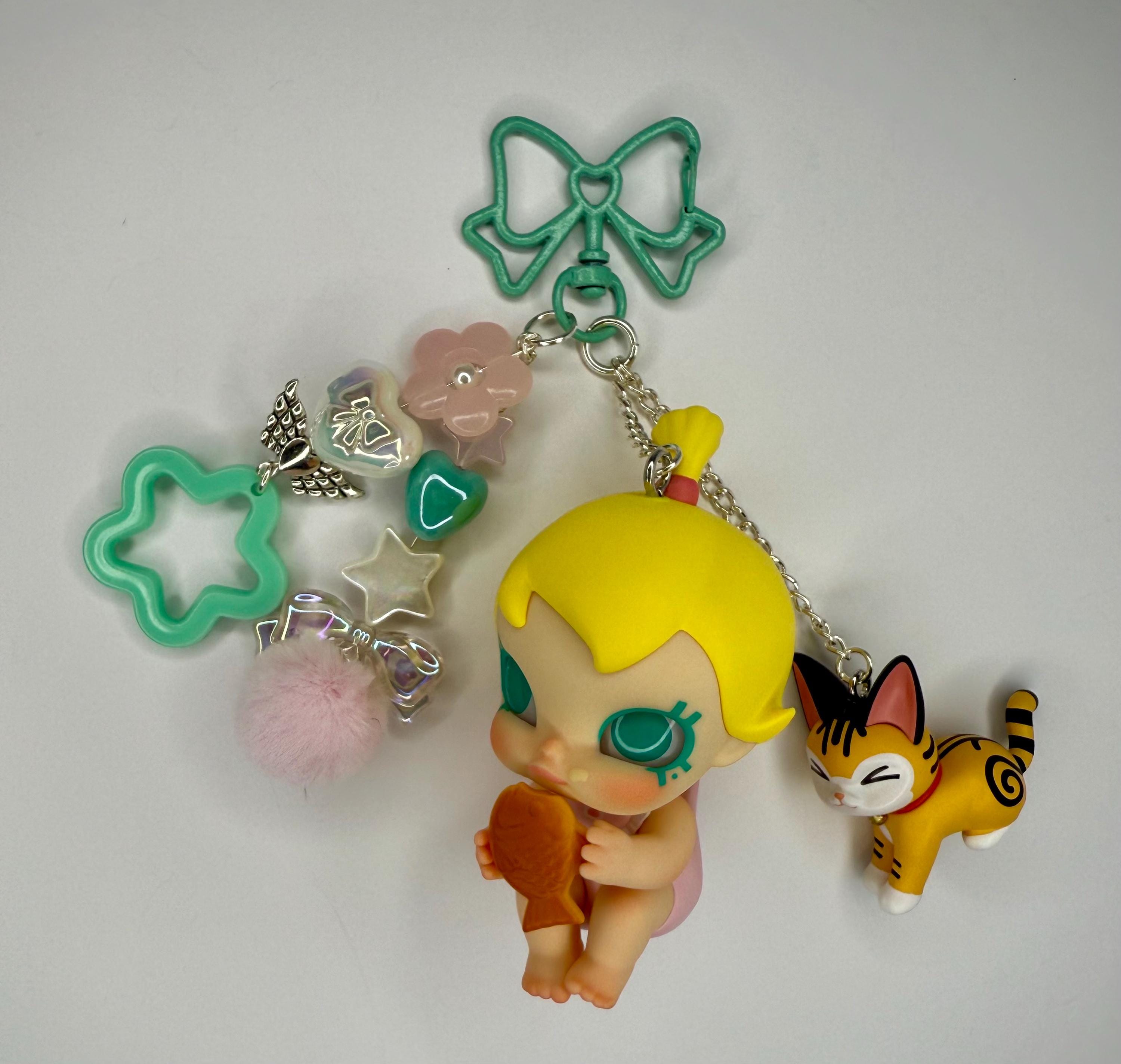 Baby Molly & Baby Tabby - Sneak a Bite