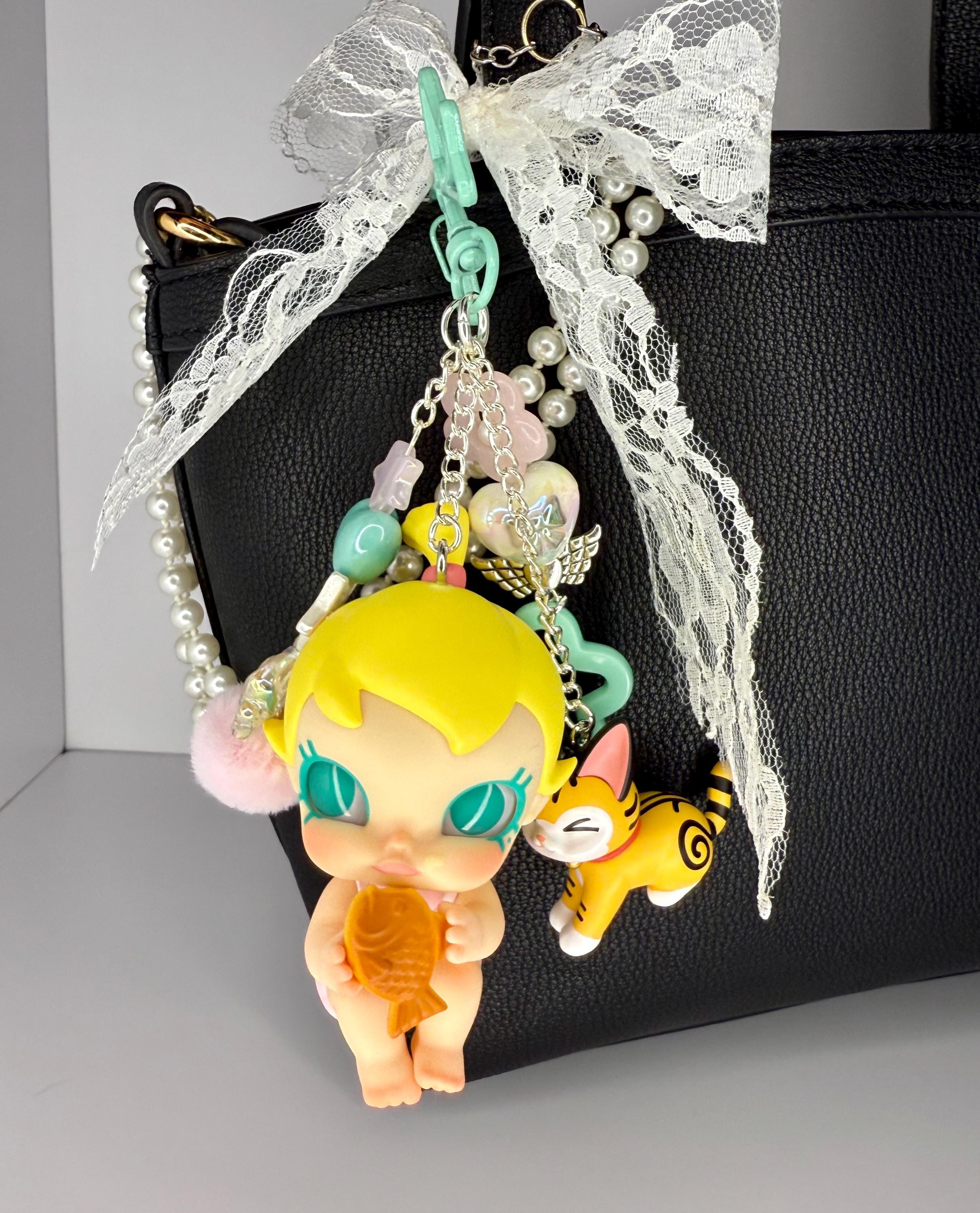 Baby Molly & Baby Tabby - Sneak a Bite